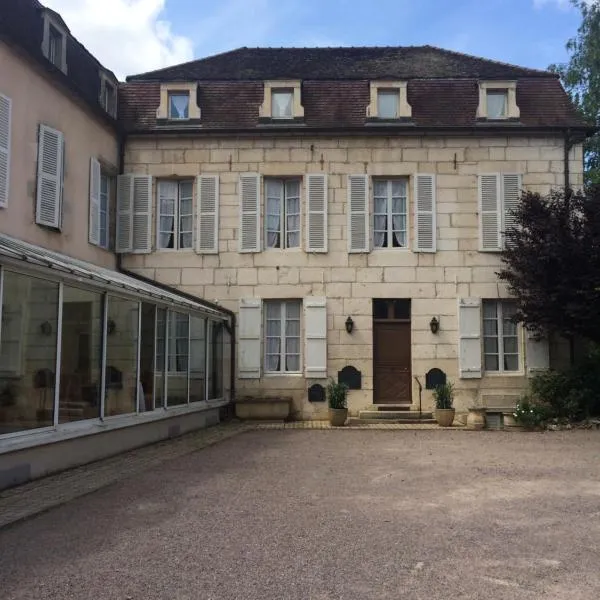 Hôtel des Cymaises, hotel di Semur-en-Auxois