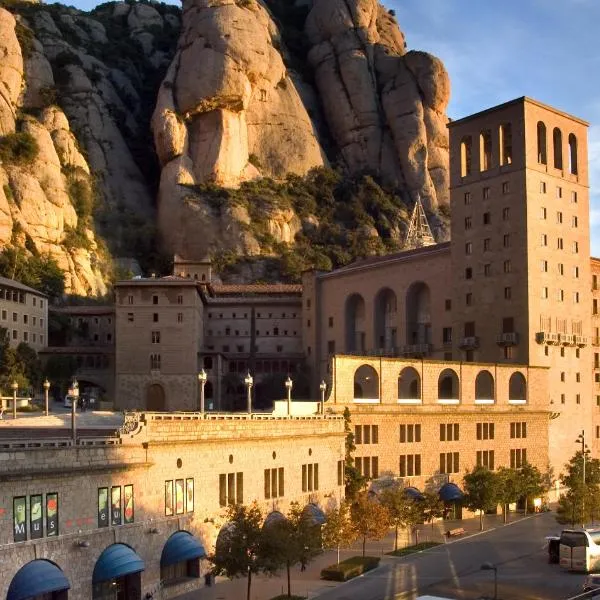 Hotel Abat Cisneros Montserrat، فندق في مونسيترول