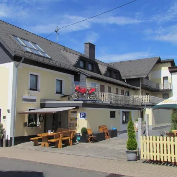 Hotel & Restaurant Hüllen: Nürburg şehrinde bir otel