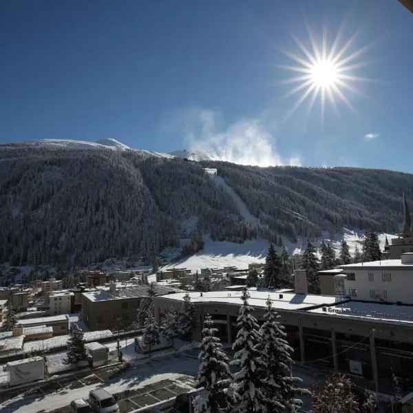 New renovated apartment in center of Davos: Klosters şehrinde bir otel