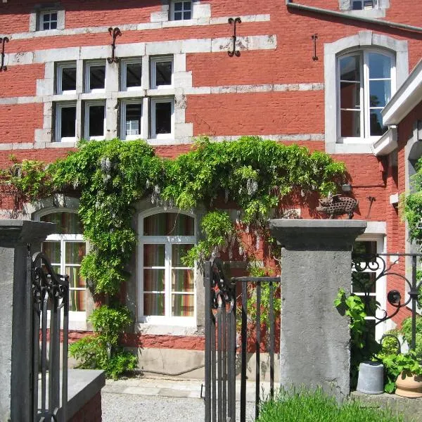 Chambre d'Hôtes Les Augustins - Parking sécurisé - Borne de recharge – hotel w mieście Modave