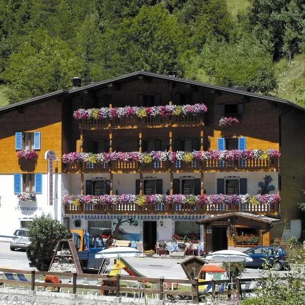 Albergo Genzianella, hotel u gradu Livinallongo del Col di Lana