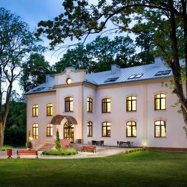 Modlin Palace, hotel in Czosnów