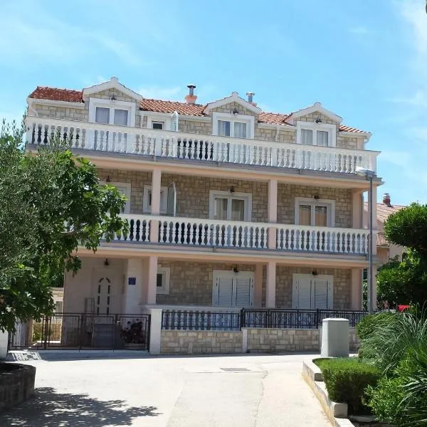 Guest House As, hotel en Vodice