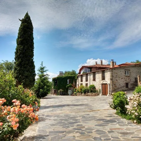 Casa dos Muros turismo rural y actividades en la Ribeira Sacra, hotel em Pantón