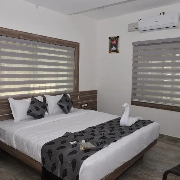 Suroor Tourist Home, hotell i Virajpet