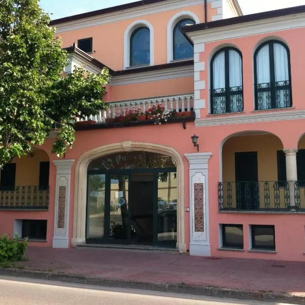 Residence Marina Palace, viešbutis mieste Orozėjis