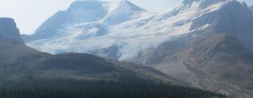 Viesnīcas netālu no apskates objekta šļūdonis Columbia Icefield