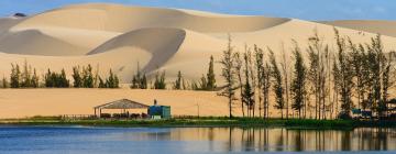 Hoteles cerca de Red and White Sand Dunes