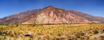 Cerro de los Siete Colores -kukkula – hotellit lähistöllä