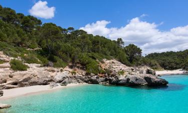 Hoteli v bližini znamenitosti plaža Cala Mitjana