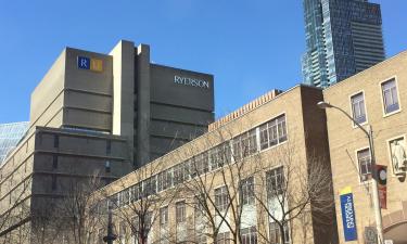 Hoteluri aproape de Universitatea Ryerson