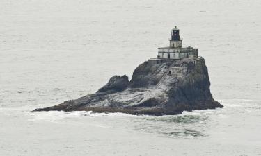 Hótel nærri kennileitinu Tillamook Rock Lighthouse