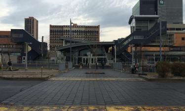 Хотели близо до Longueuil Metro Station