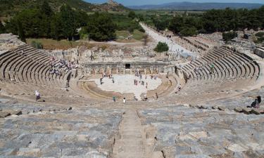 Great Theatre of Ephesus के पास वाले होटल