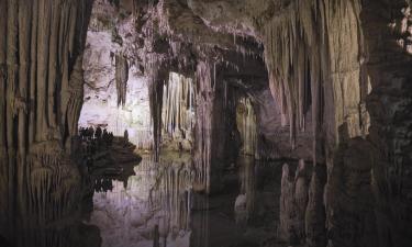 Хотели близо до Neptune's Grotto