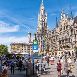 trg Marienplatz in mestna hiša