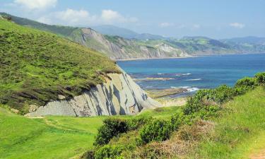 Селски къщи в района на Basque Coast