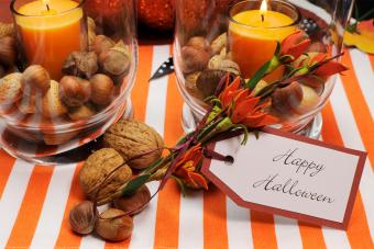 30+ Halloween Table Decor & Centerpiece Ideas From Elegant to Eerie 