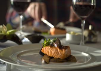 Discover 8 Perfect Wine Pairings for Salmon!