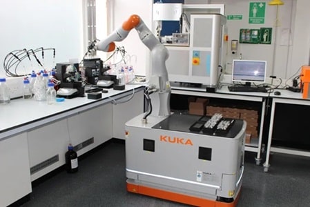 Robotic lab assistant