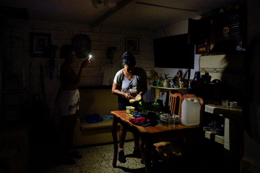 Cuba hit by total blackout