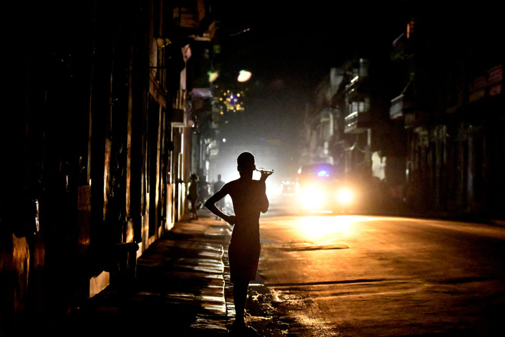 Cuba hit by total blackout