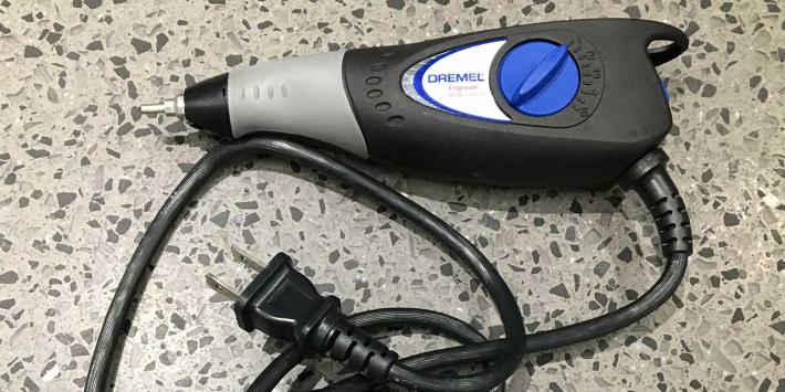 جهاز Dremel engraver.