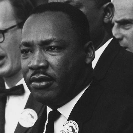 Dr. Martin Luther King, Jr.и Мэтью Ахманн в толпе на Марше за гражданские права в Вашингтоне в 1963 году.