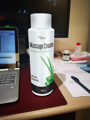 Massage-Creme label for a young pharmacy | Label Design by Silviya M