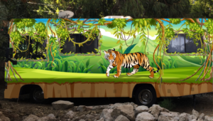 RV (recreational vehicle) Forest trees or Jungle vine wrap  | Car Wrap-Design von Maestroto