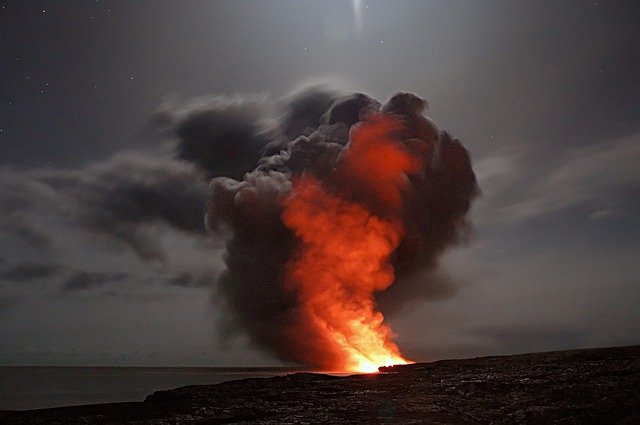 Vulcanología llama lava