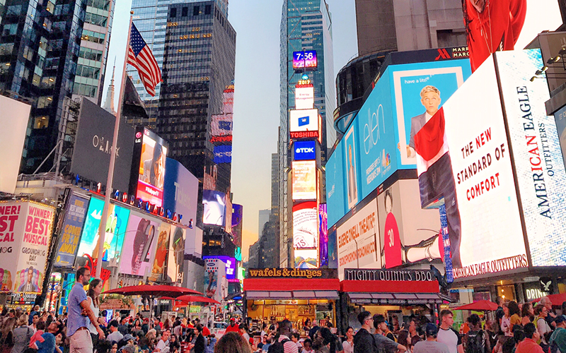 New York Travel Guide Times Square - Destination Deluxe