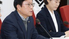 與, 내란특검 맞서 외환죄 뺀 ‘계엄특검’ 추진… 野 “단죄 지연전략”