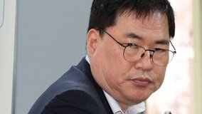 “왜 째려봐” 유동규, 법정서 이재명에 고성…재판부 “눈싸움 말라”