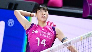 김연경 28점-정윤주 21점 ‘쌍두마차’… 흥국생명, 현대건설 잡고 개막 9연승