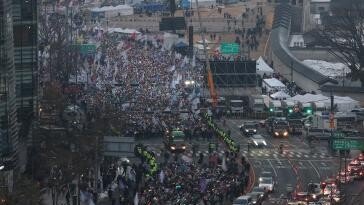 토요일 광화문 일대 ‘尹 탄핵’ 찬반 집회…“대중교통 타세요”