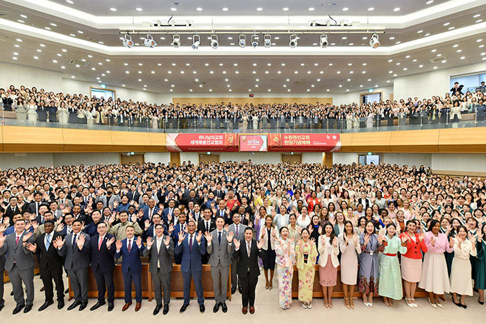 10월 19일 수원 권선구 입북동에 위치한 ‘수원권선 하나님의 교회’에서 열린 헌당식에 참여한 국내외 신자들의 모습. (하나님의 교회)