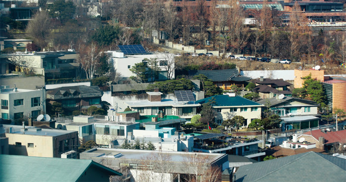 표준단독주택 공시가격 상위 10위권 내 주택이 다수 위치한 서울 용산구 이태원로 일대. [뉴시스]