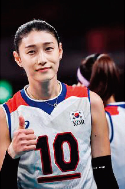 스타일의 완성은 당당한 태도라고 했던가. 대한민국 배구여제 김연경이 바로 ‘당당’ 패션의 정석. 2020 도쿄올림픽 여자 배구 8강전에서 터키를 물리치고 4강에 안착한 ‘식빵언니’ 김연경은 일본에서 ‘욘사마’, 박서준 닮은꼴로도 화제. 인스타그램