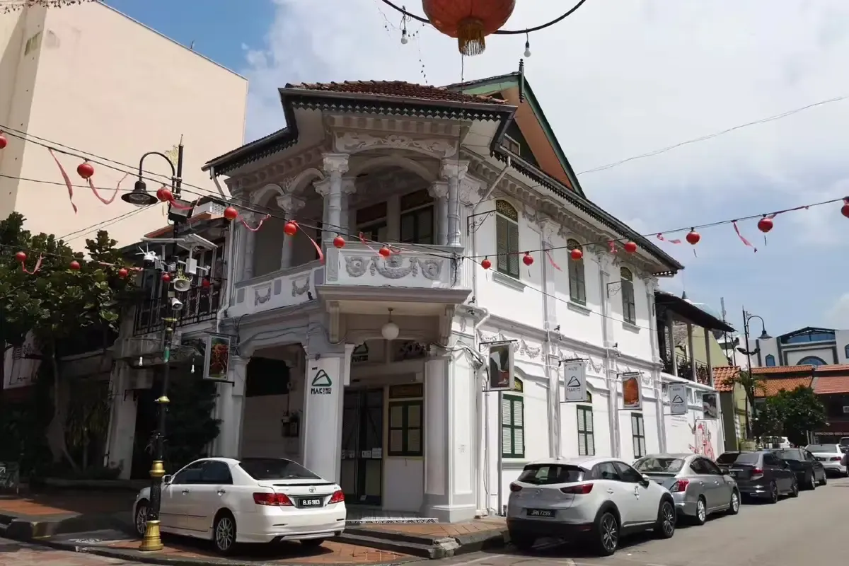 Shop and dine at Tan Hiok Nee Heritage Street