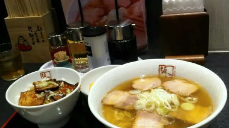 Kamukura Shinsaibashi is where you can enjoy a bowl of good ol’ Japanese ramen.