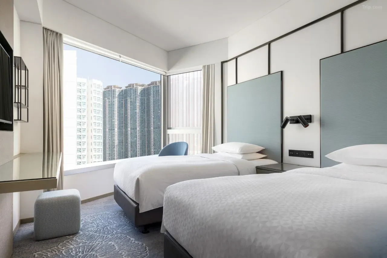 Hong Kong Hotels: Four Points by Sheraton Hong Kong Tung Chung