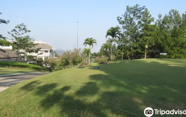 Tempat Wisata di Sentul - Padang Golf Bukit Pelangi