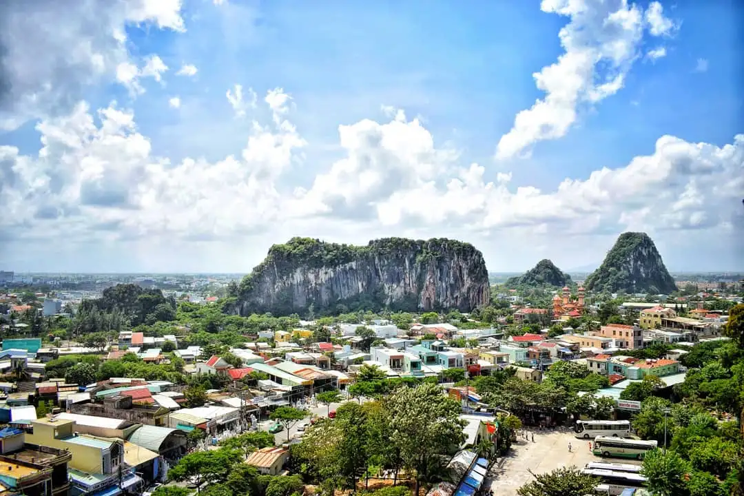 ภูเขาหินอ่อน (Marble Mountains) 