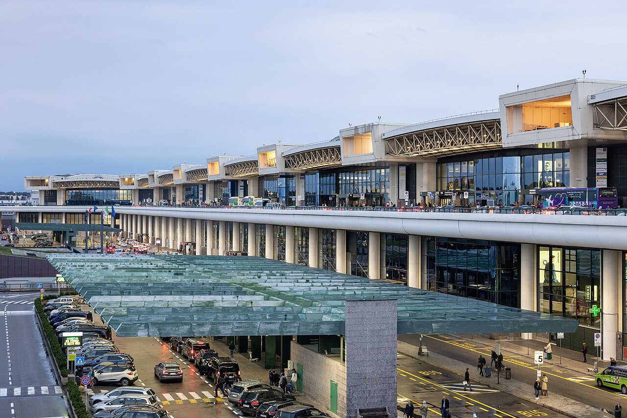 Milan Malpensa Airport approx. 28 km from Lenta