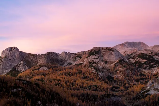 Le Alpi Giulie all'alba