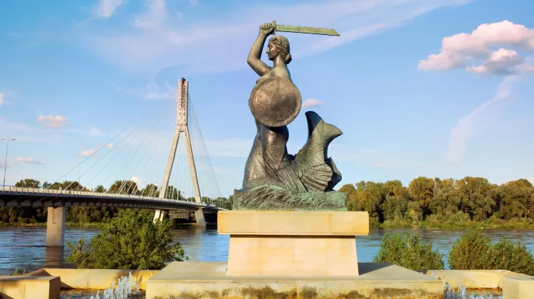 華沙美人魚雕像 (Warsaw mermaid statue)