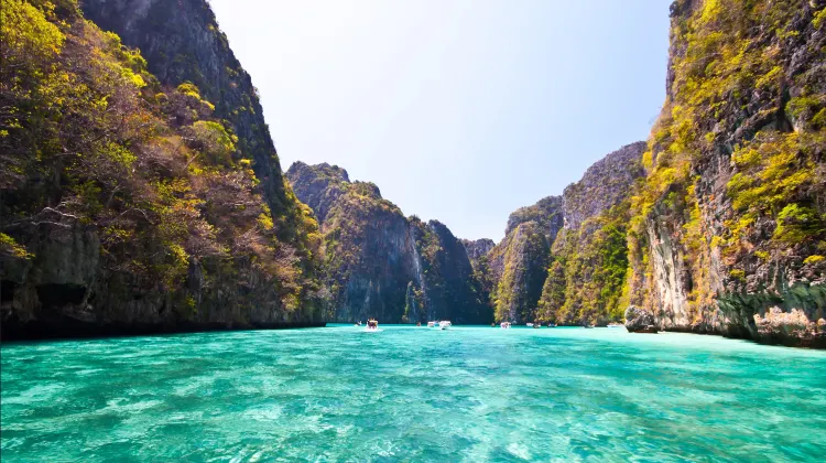 皮皮島 (Phi Phi Island)