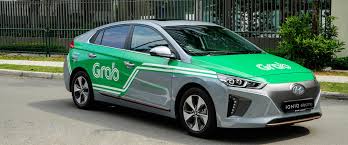 河內機場到市區，可以搭乘 Grab 或越南計程車